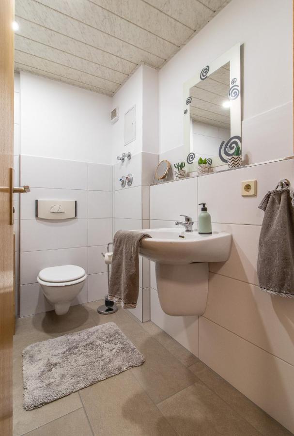 Modernes Apartment Im Gruenen I Balkon I Wlan I Stellplatz ชวาร์เซนเบิร์ก ภายนอก รูปภาพ